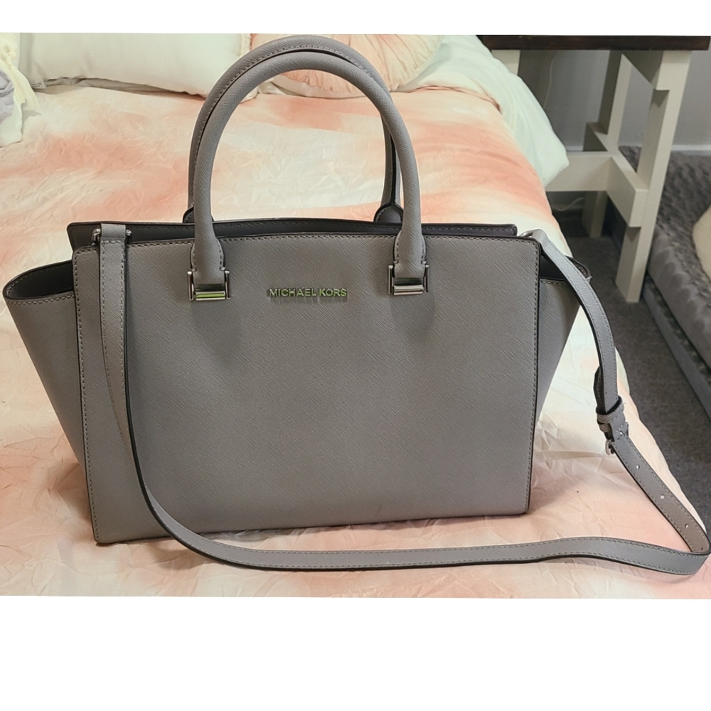 Michael Kors Hang Bag